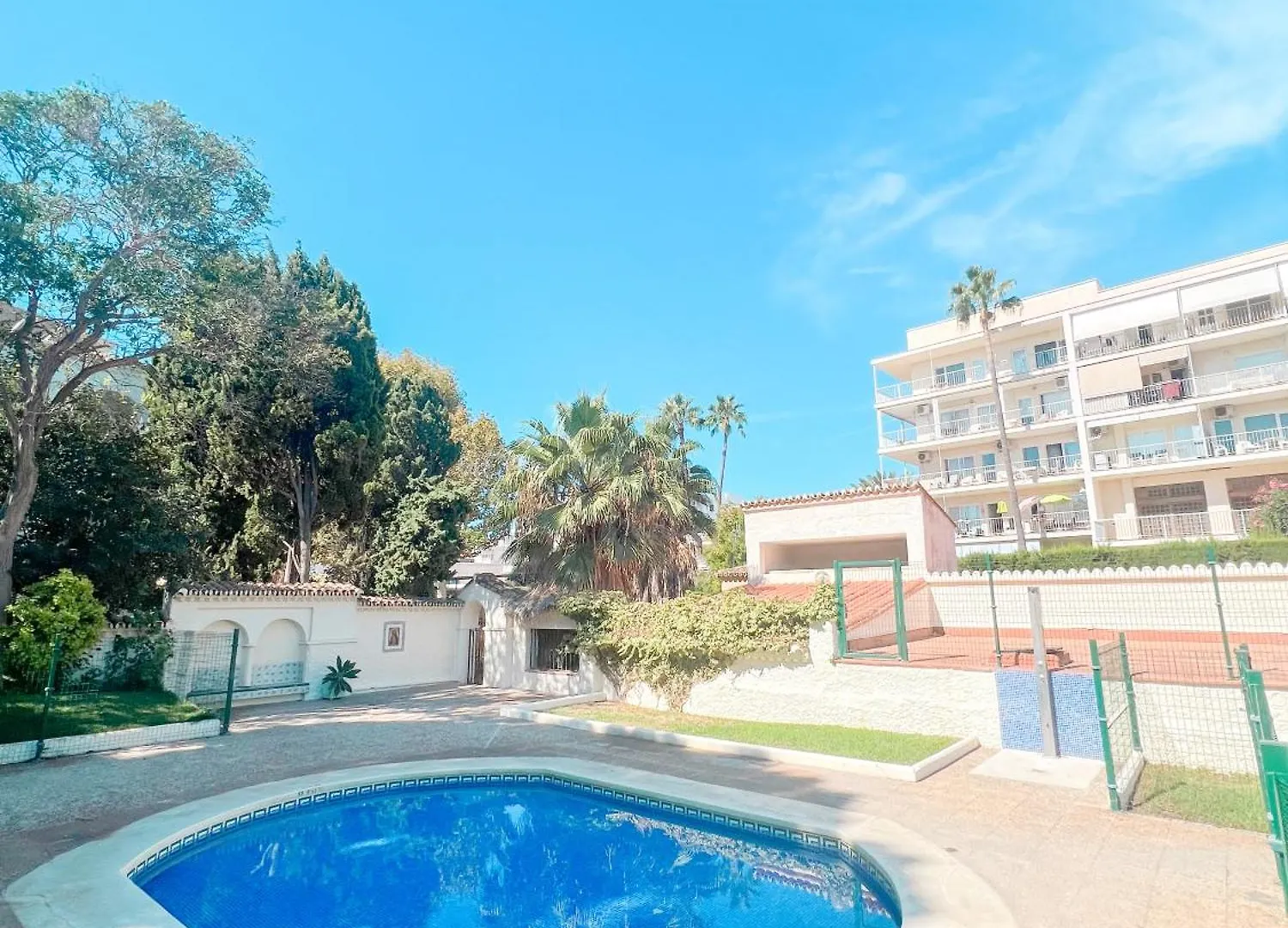 Cozy & Sunny Carihuela Park Apartment Torremolinos Spain