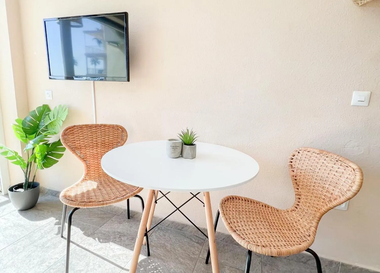Cozy & Sunny Carihuela Park Apartment Torremolinos