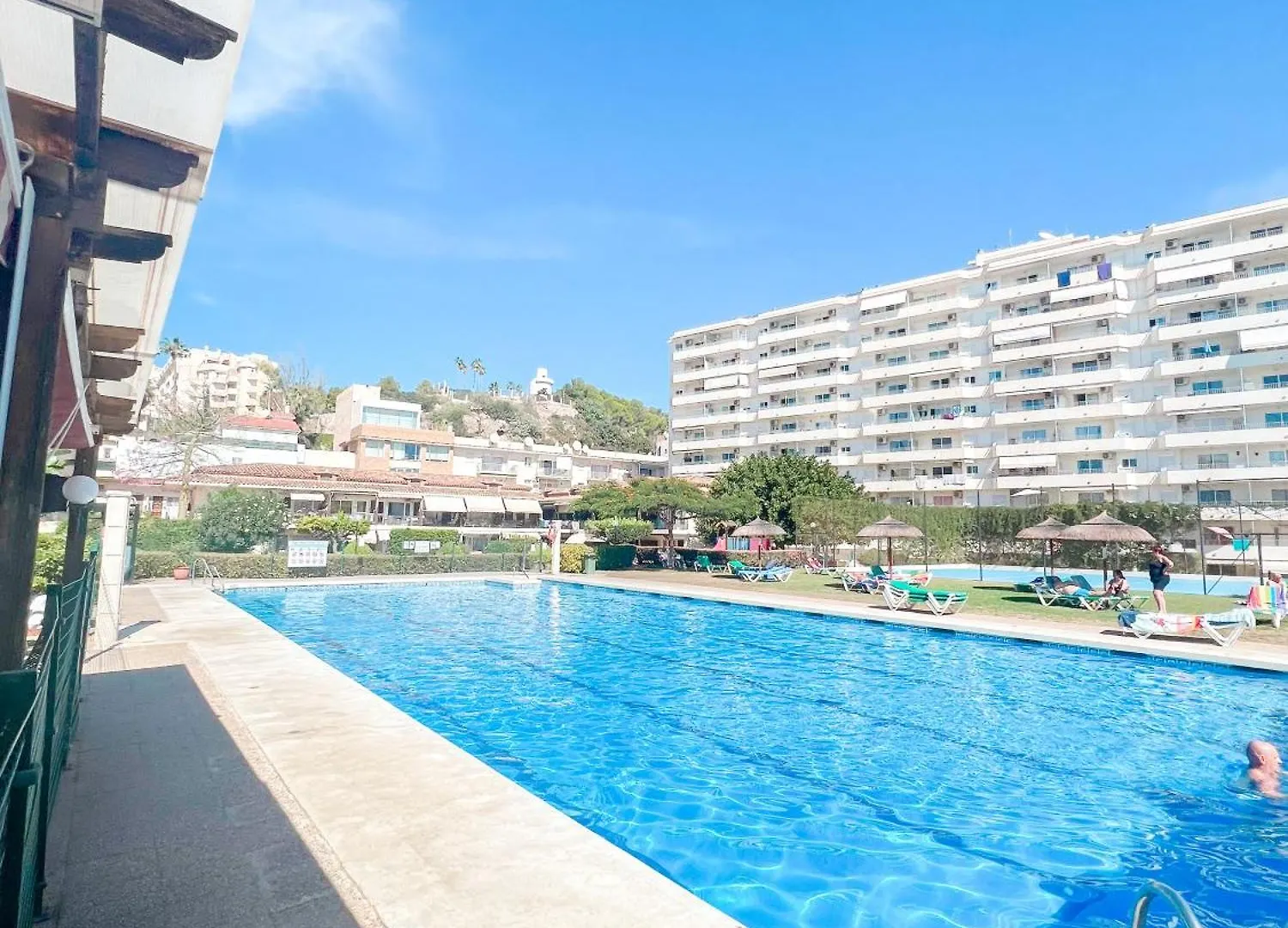 Cozy & Sunny Carihuela Park Apartment Torremolinos