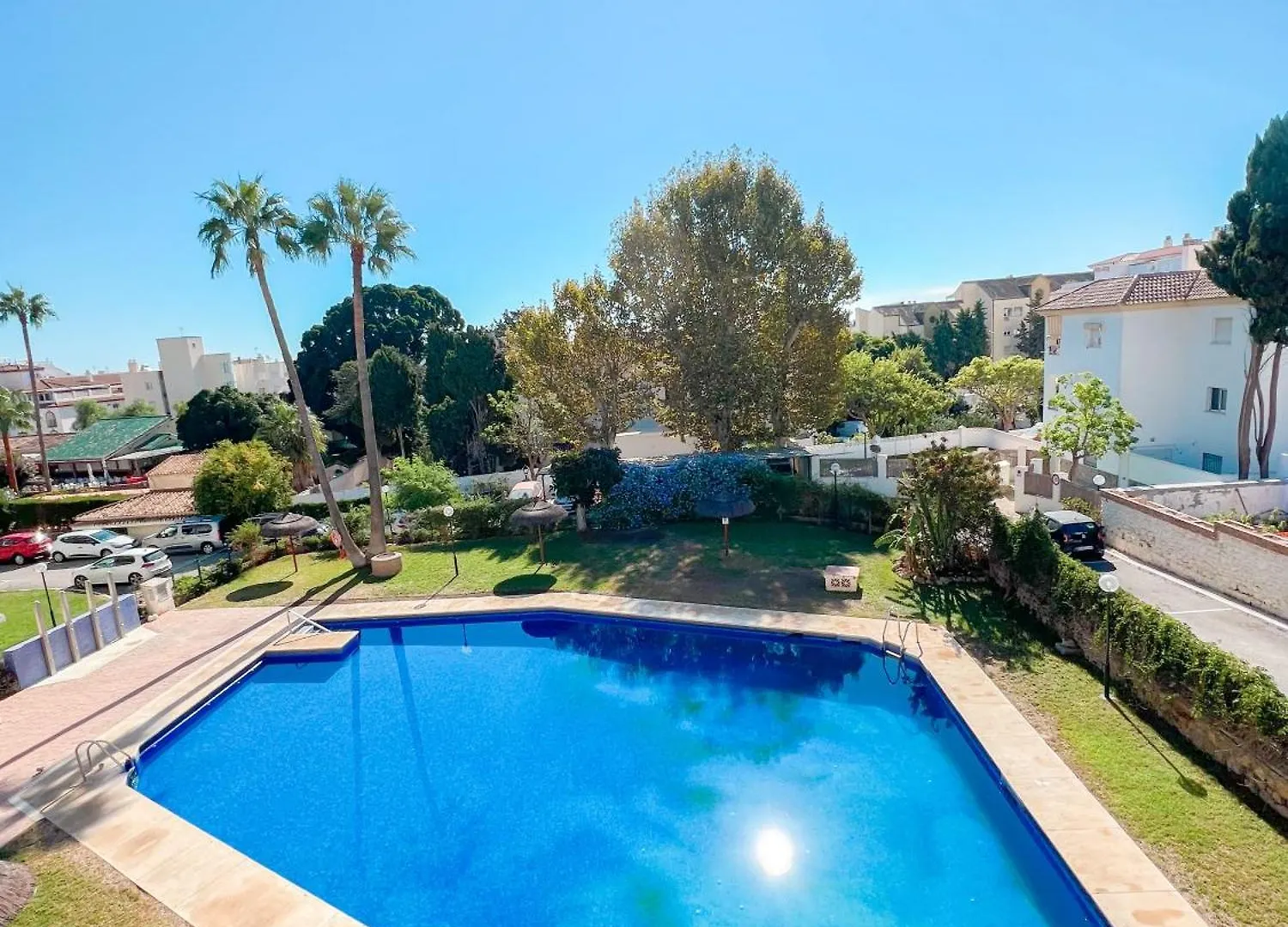 Cozy & Sunny Carihuela Park Apartment Torremolinos