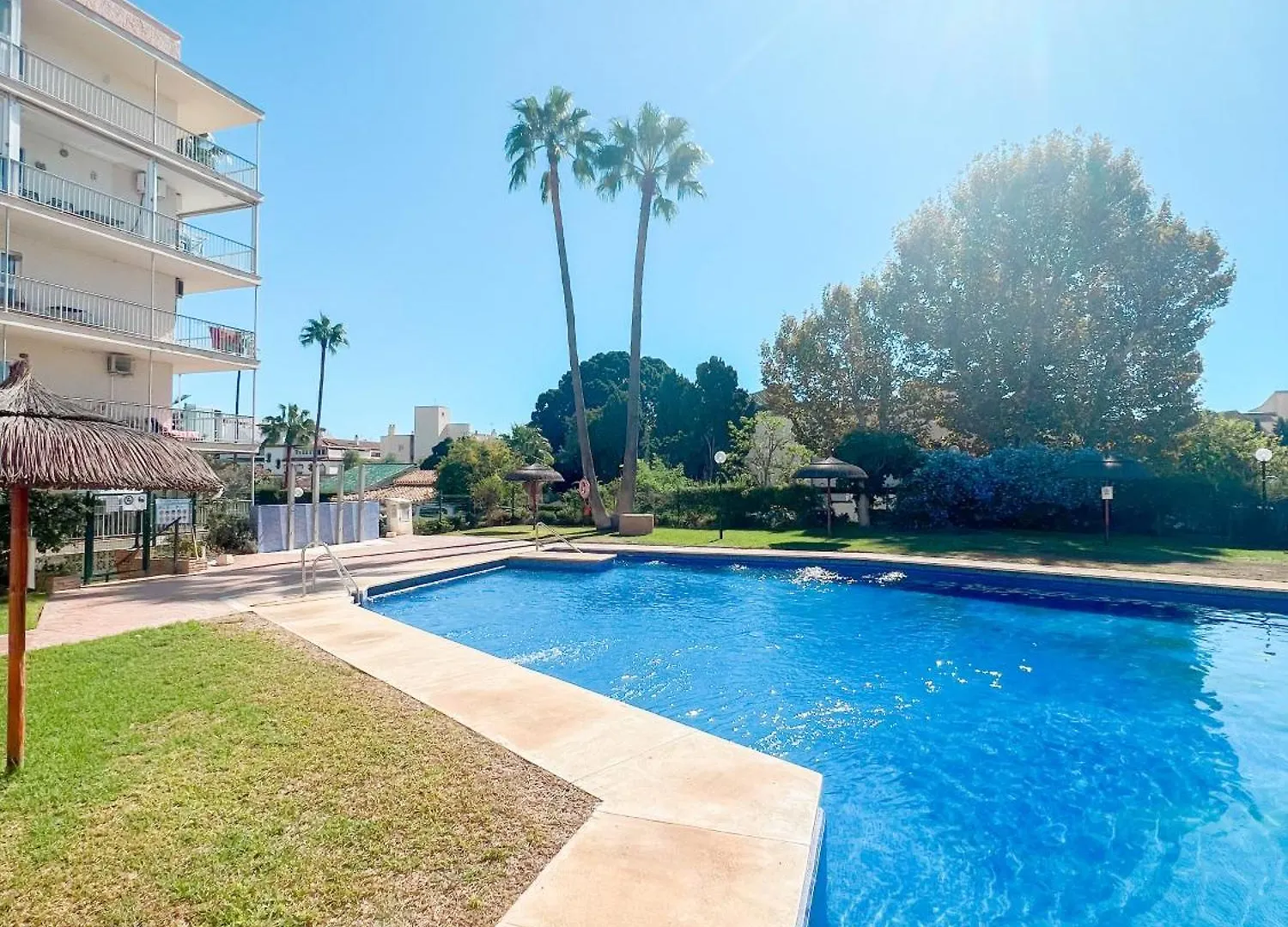 Cozy & Sunny Carihuela Park Apartment Torremolinos 0*,