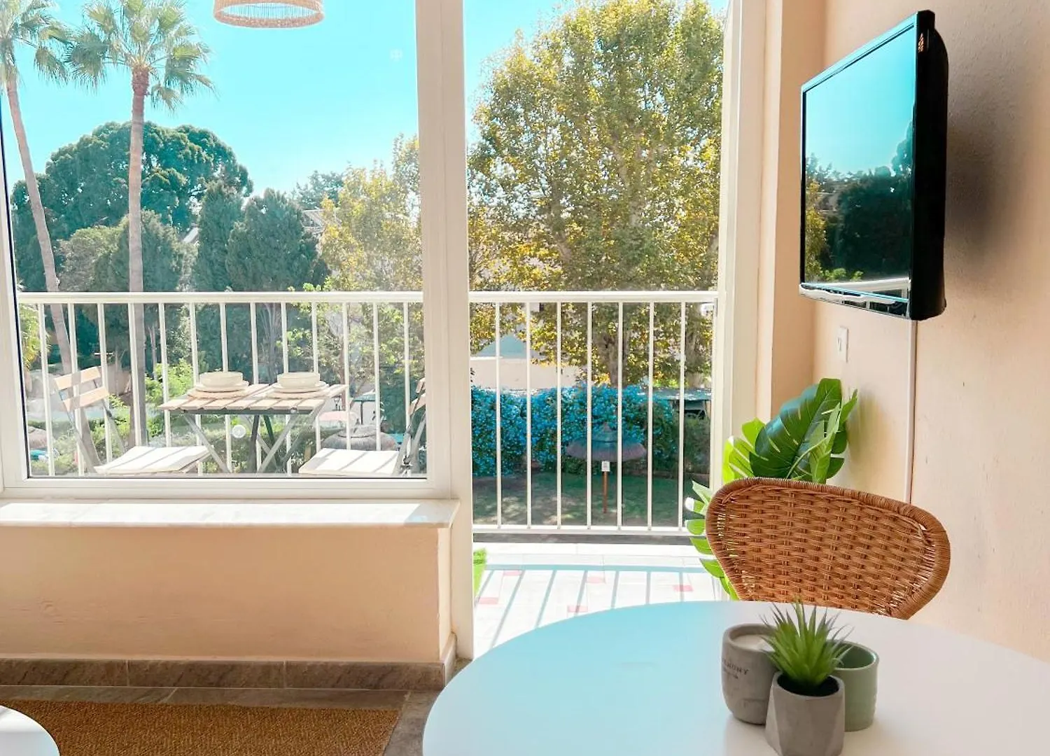 Cozy & Sunny Carihuela Park Apartment Torremolinos 0*,  Spain