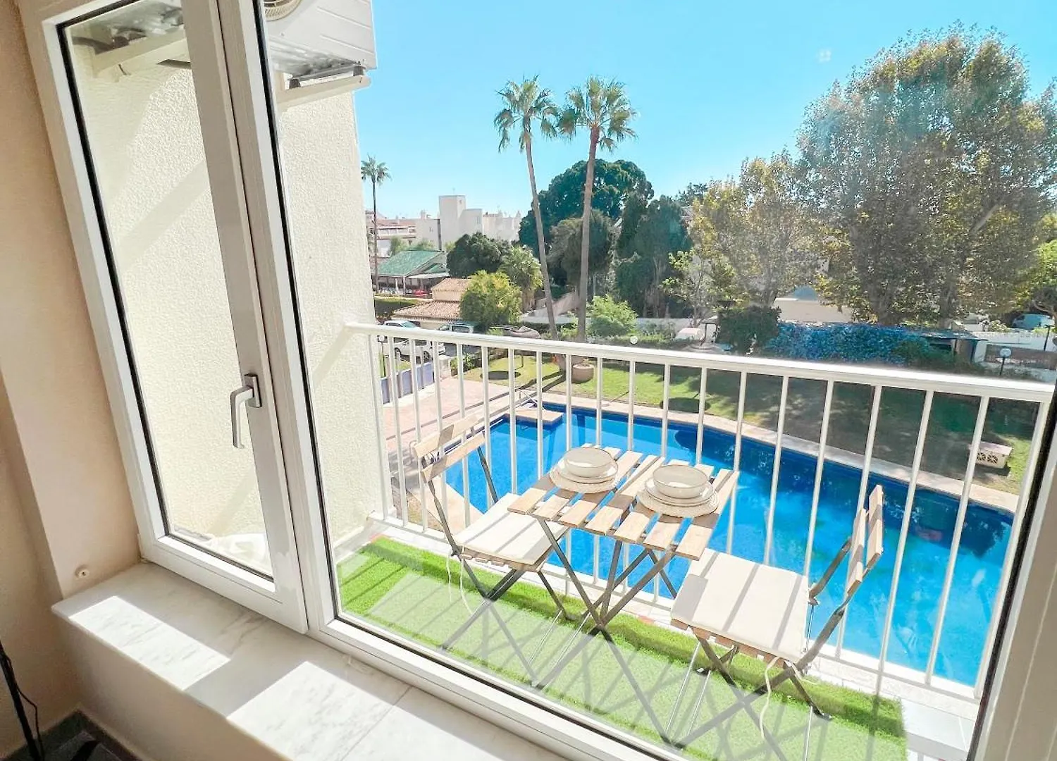 Cozy & Sunny Carihuela Park Apartment Torremolinos
