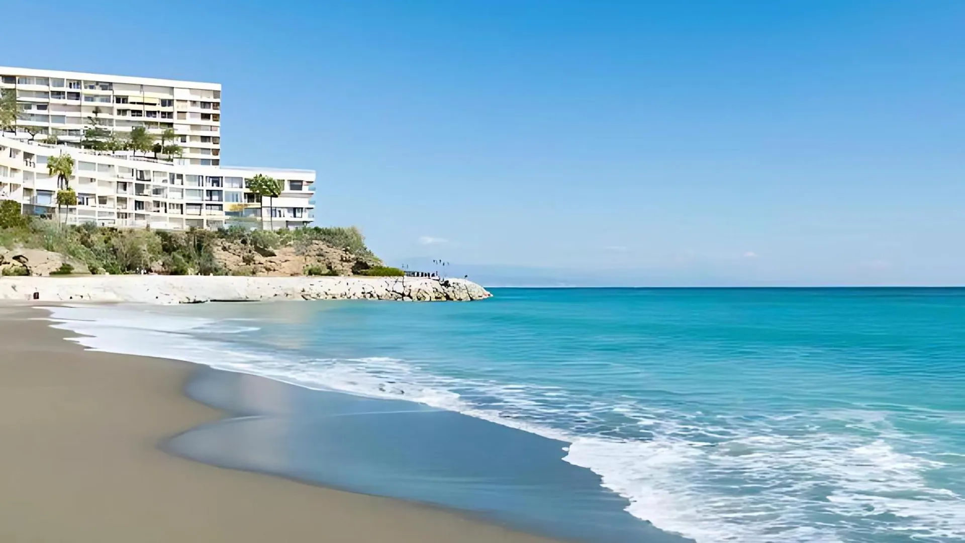 Cozy & Sunny Carihuela Park Apartment Torremolinos